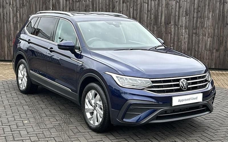Used 2025 VW T-Roc Life SUV | £28,199 - Image 1/3