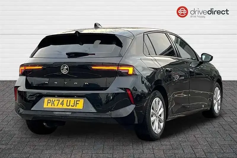 Second-hand Vauxhall Astra Design Edition 110 CP (80 kW) 2024 Negru Hatchback