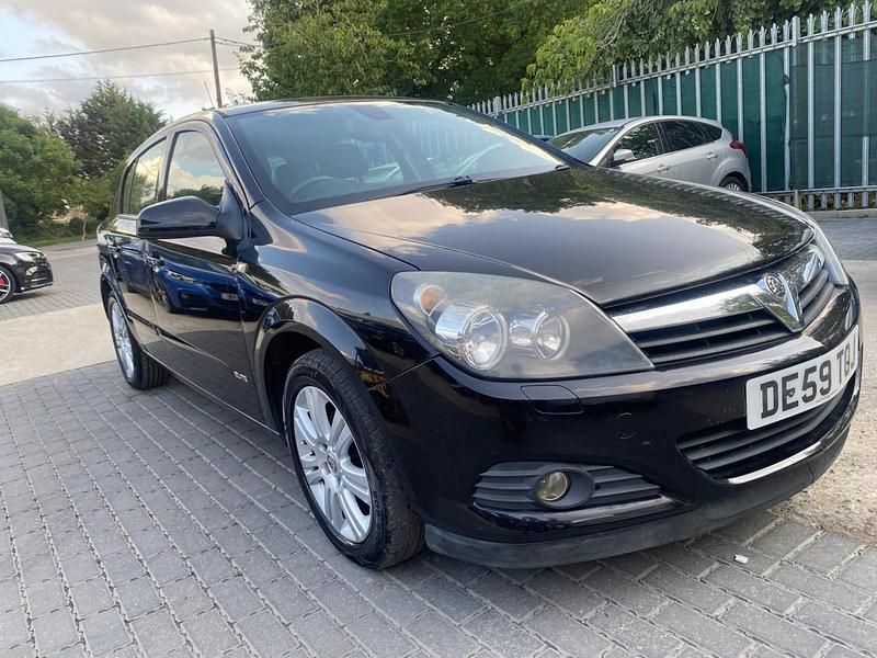 Black Used 2009 Vauxhall Astra Elite Hatchback | £1,491 (Good price) - Image 1/4