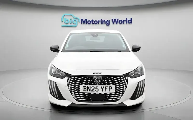 Used Peugeot 208 Allure 101 HP (74 kW) 2025 White Hatchback