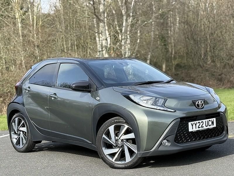 Used Toyota Aygo X 72 HP (52 kW) 2022 Green SUV