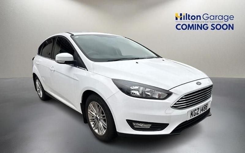 Used Ford Focus Zetec 120 HP (88 kW) 2017 White Hatchback