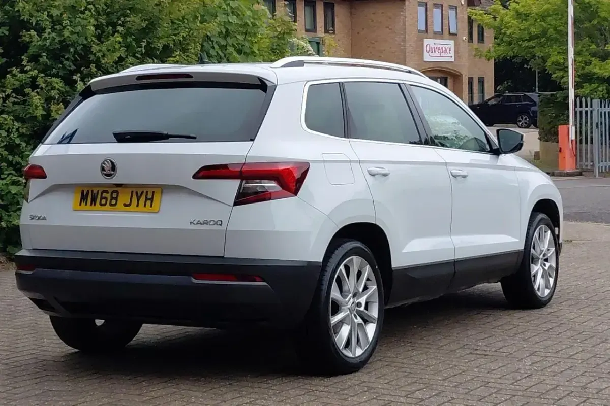 Used Skoda Karoq SE L 150 HP (110 kW) 2018 White SUV