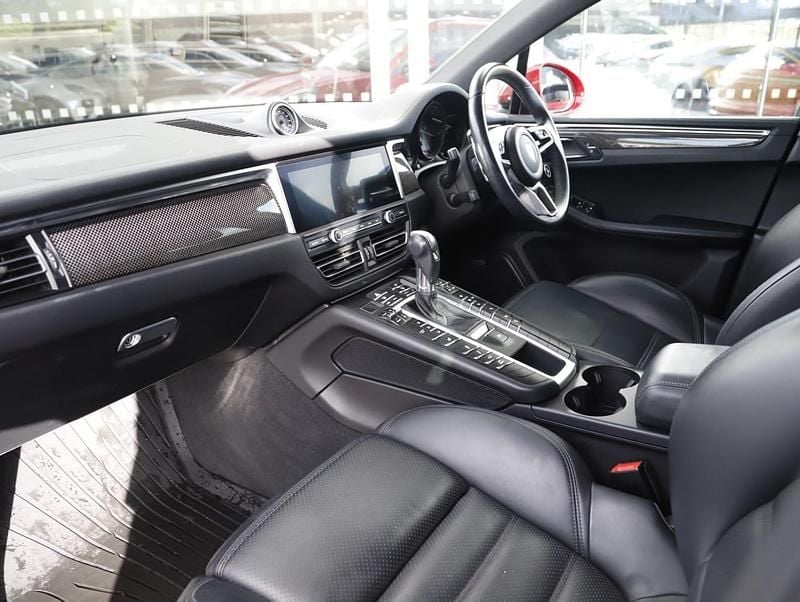 Used Porsche Macan 354 HP (260 kW) 2019 Red SUV