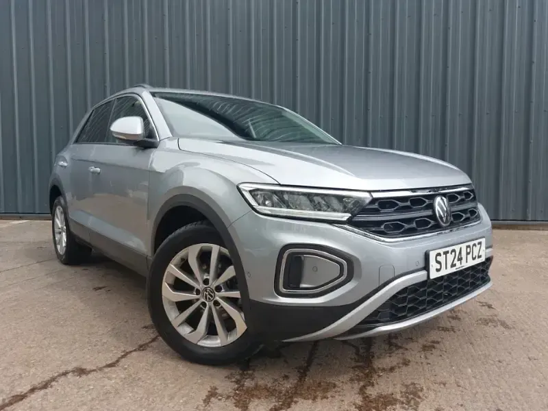 Usado VW T-Roc Match 110 HP (80 kW) 2024 Prateado SUV