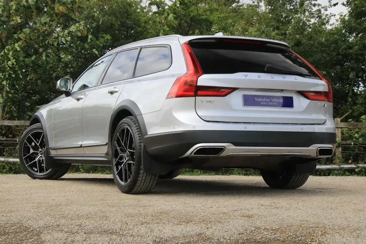 Used Volvo V90 CC Pro 2017 Silver Estate