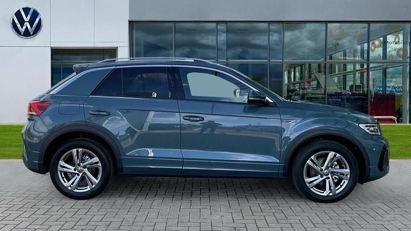 Used VW T-Roc R-line 150 HP (110 kW) 2025 Petrol blue metallic SUV