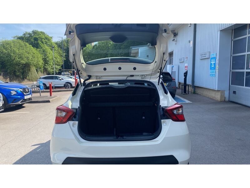 Used Nissan Micra Acenta+ 90 HP (66 kW) 2018 White Hatchback