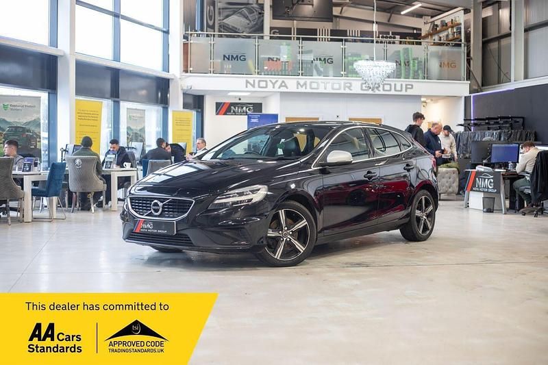Used Volvo V40 R-Design 122 HP (89 kW) 2016 Black Hatchback