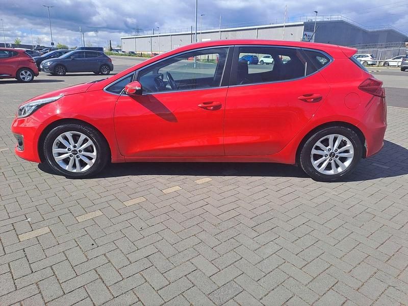 Używany Kia Ceed 126 KM (92 kW) 2015 Czerwony Hatchback