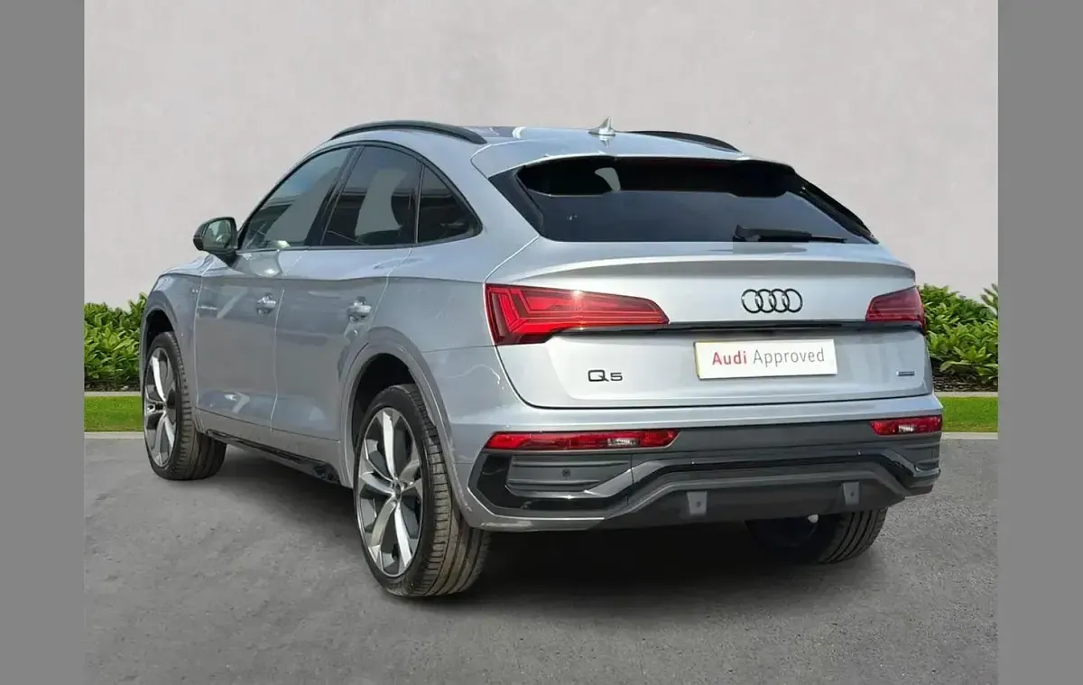 Used Audi Q5 Comfort 261 HP (191 kW) 2023 Silver SUV
