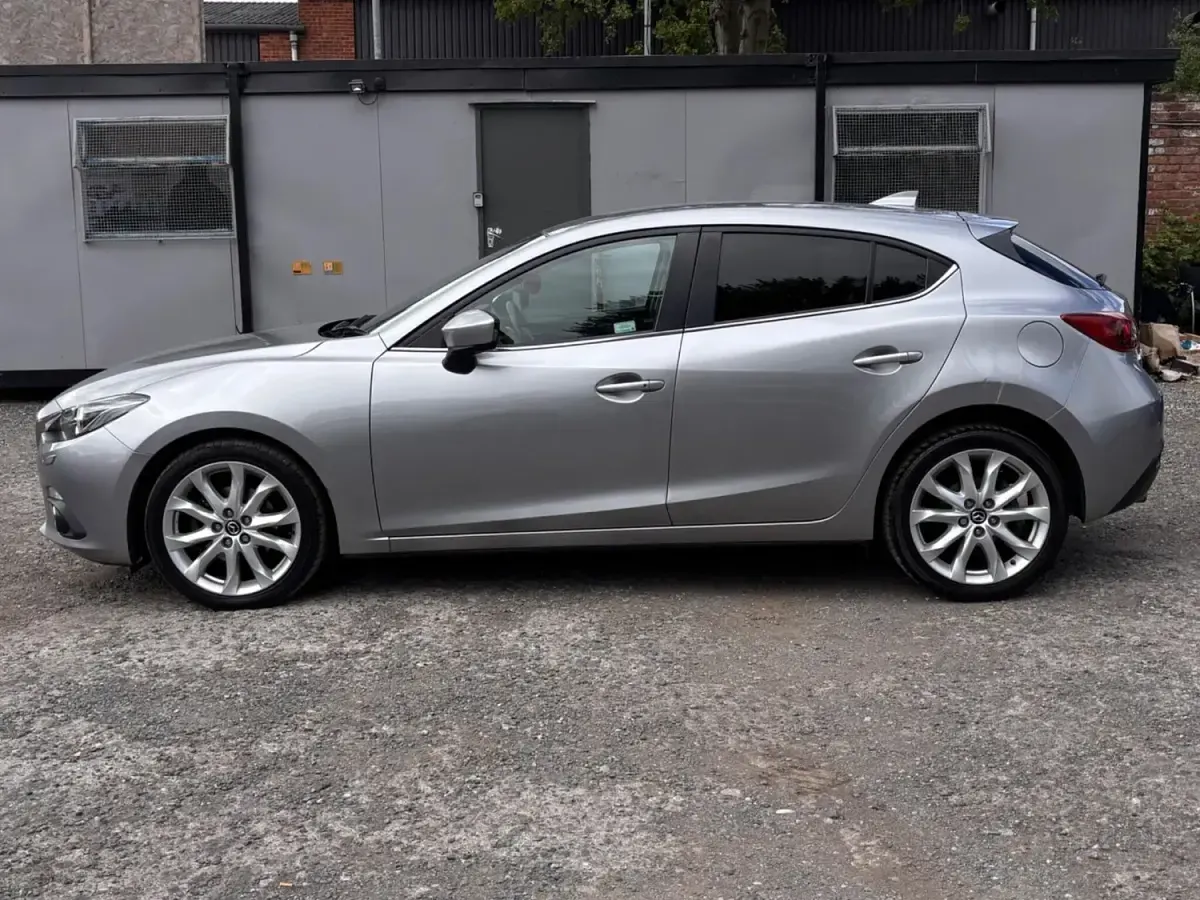 Usado Mazda 3 Inclusive 150 CV (110 kW) 2016 Plateado Utilitario