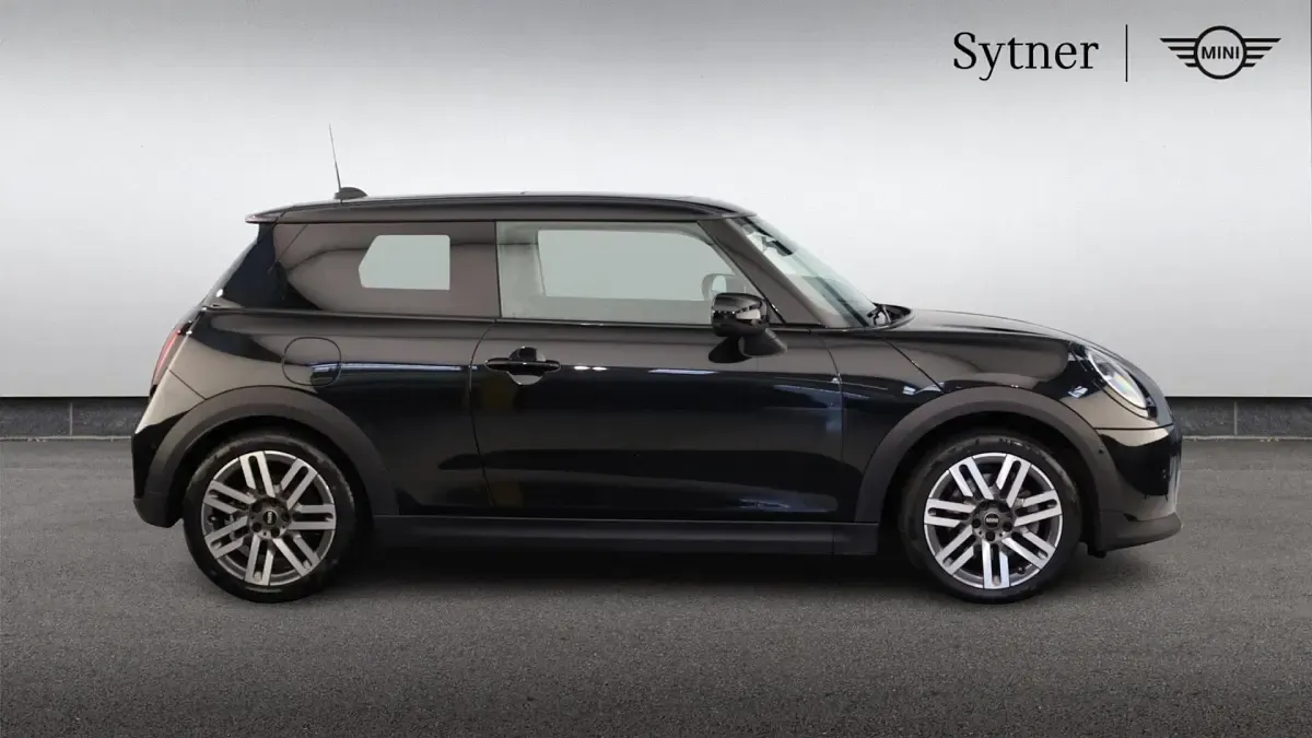 Used Mini Cooper Hatch 113 kW (154 HP) 2025 Black Hatchback