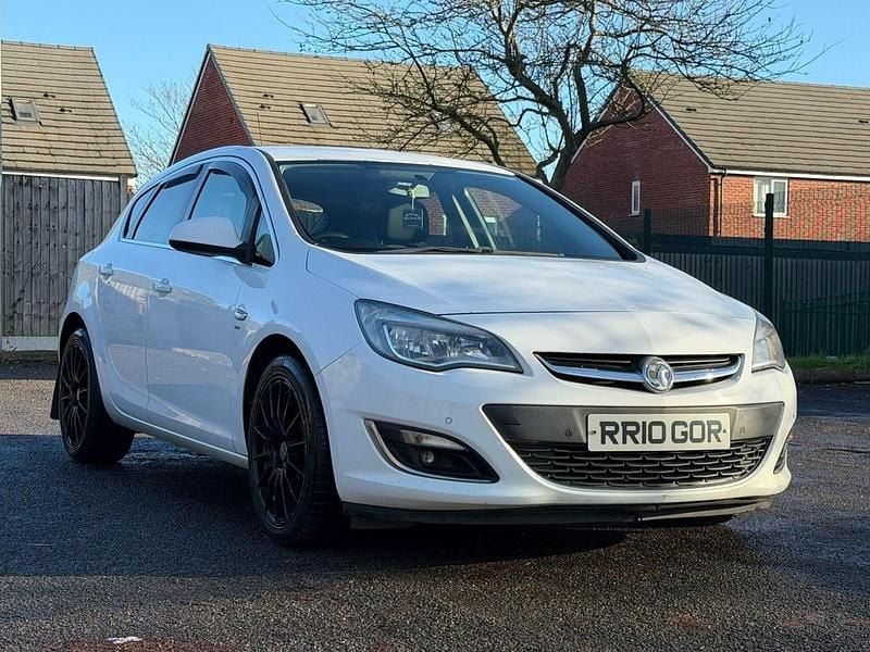White Used 2014 Vauxhall Astra SRi Hatchback | £1,995 (Good price) - Image 1/4
