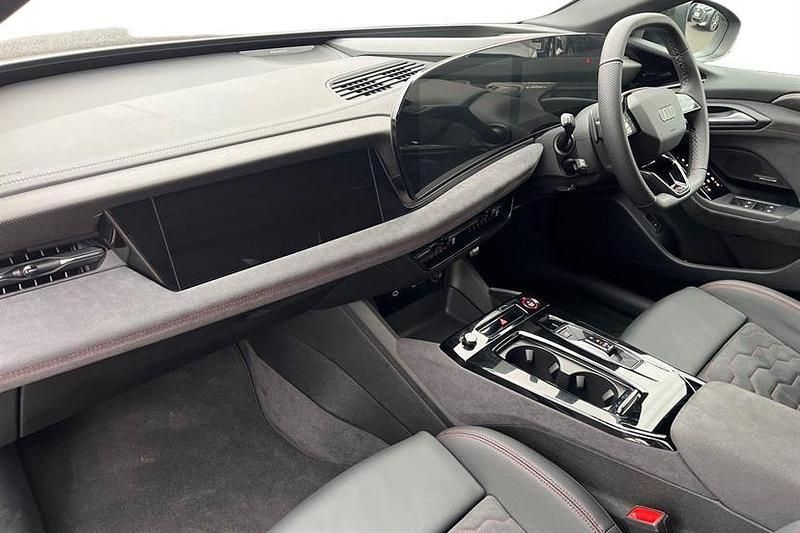 Used Audi A6 e-tron Comfort 210 kW (286 HP) 2025 Siam beige Estate