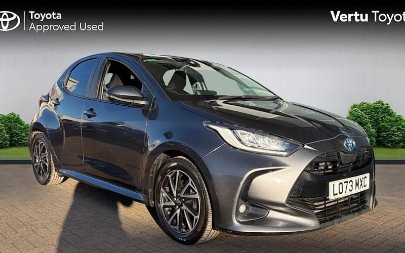 Used 2025 Toyota Yaris Hybrid Design Hatchback | £15,334 (Good price) - Image 1/4