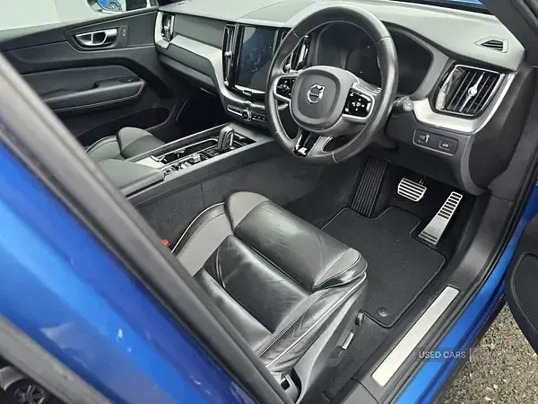 Used Volvo XC60 R-Design 194 HP (142 kW) 2020 Blue SUV