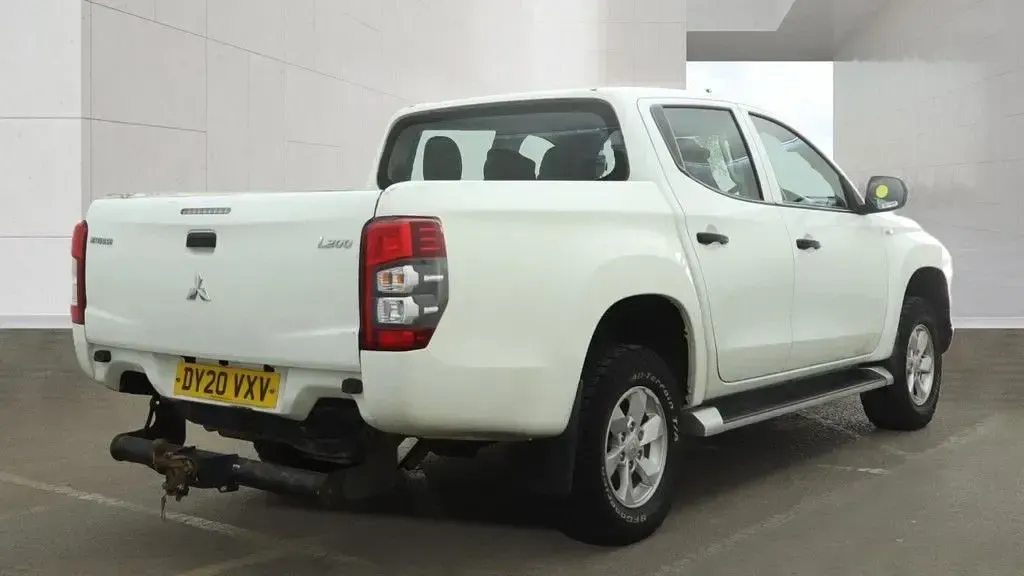 Used Mitsubishi L200 150 HP (110 kW) 2020 White Pickup
