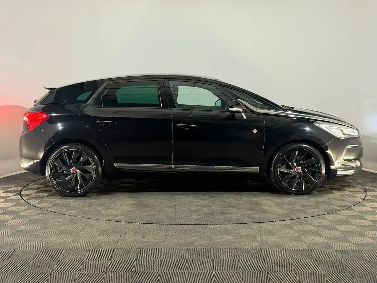 Used DS Automobiles DS5 Performance 150 HP (110 kW) 2017 Black Hatchback