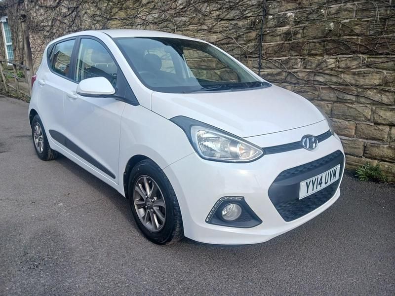 Used Hyundai i10 Premium 87 HP (63 kW) 2014 White Hatchback