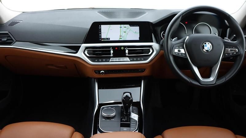 Used BMW 330 Sport Line 254 HP (186 kW) 2019 Blue Estate