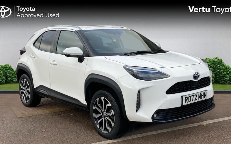 Used 2025 Toyota Yaris Hybrid Design Estate | £17,986 (Super price) - Image 1/4