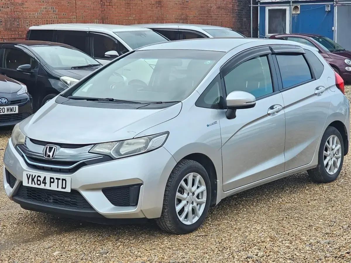 Used Honda Fit 137 HP (100 kW) 2014 Silver Hatchback