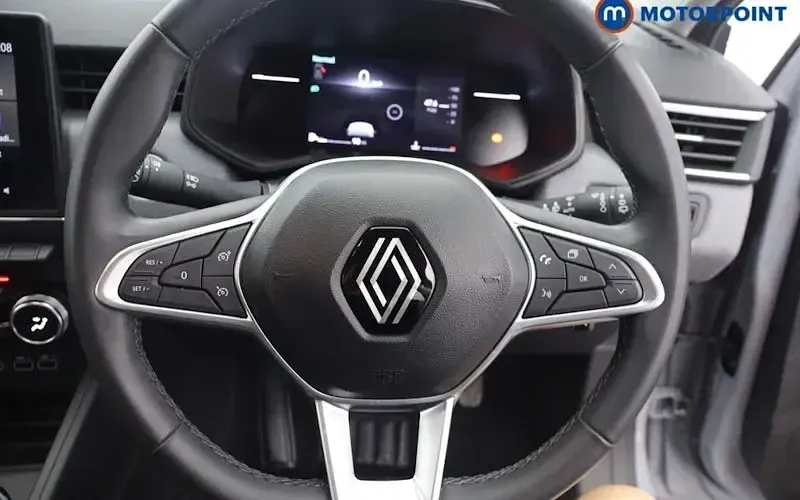 Used Renault Clio Evolution 90 HP (66 kW) 2024 Grey Hatchback