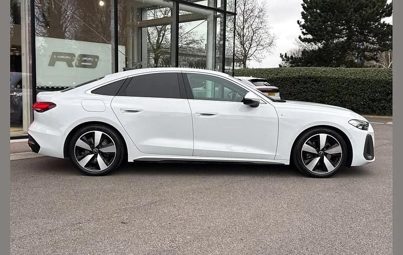 Second-hand Audi A5 S-Line 147 CP (108 kW) 2025 Alb Berlinǎ
