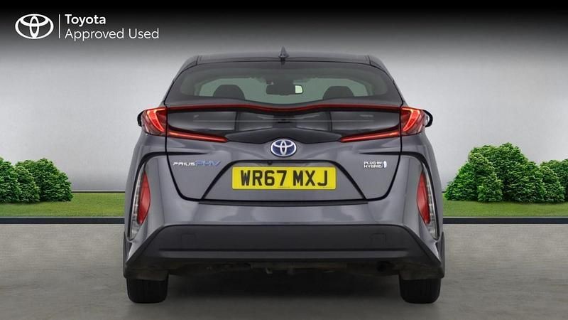 Used Toyota Prius Business Edition 120 HP (88 kW) 2017 Grey Hatchback