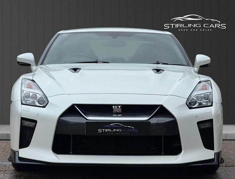 Used Nissan GT-R Recaro 570 HP (419 kW) 2018 White Coupe