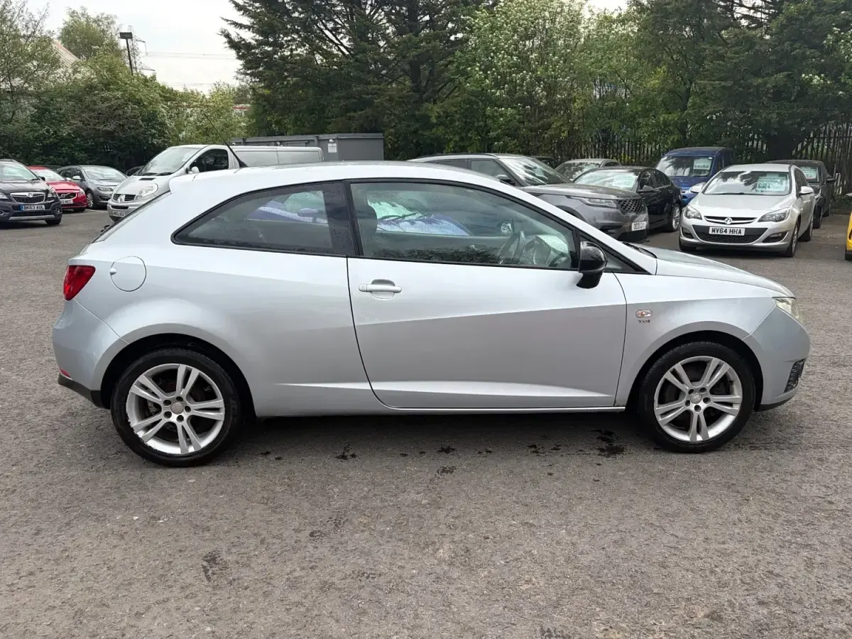 Usado Seat Ibiza Sport 2010 Plateado Utilitario