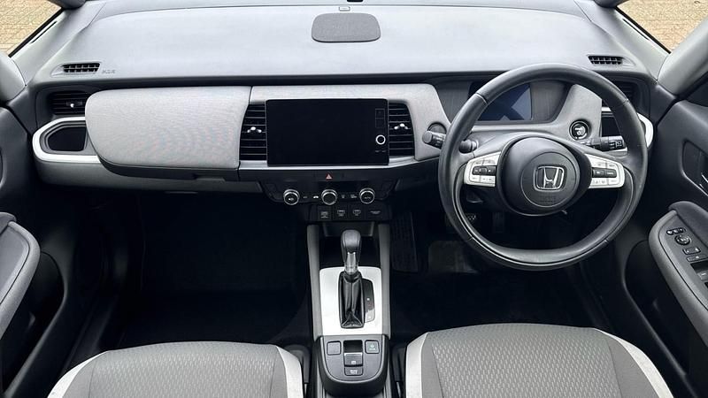 Used Honda Jazz Hybrid 109 HP (80 kW) 2022 White Hatchback