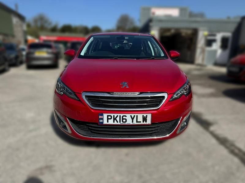 Używany Peugeot 308 Allure 2016 Czerwony Kombi