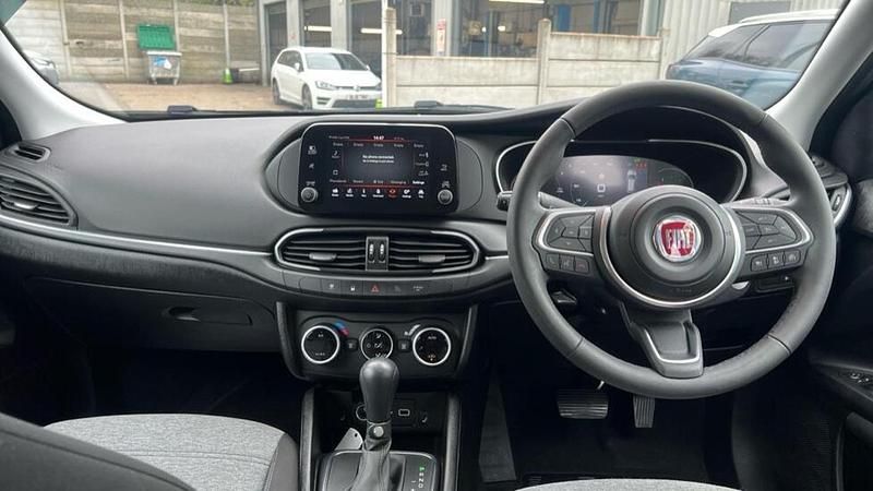 Usado Fiat Tipo Cross 128 HP (94 kW) 2023 Preto Citadino