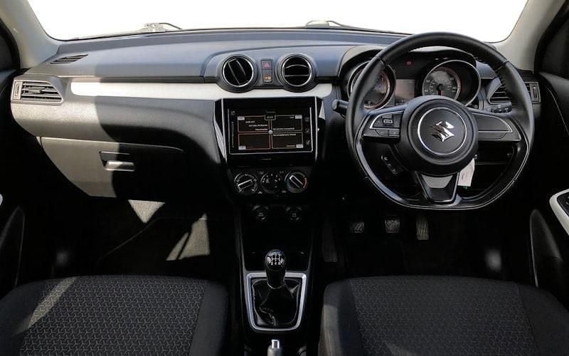 Used Suzuki Swift 90 HP (66 kW) 2019 White Hatchback