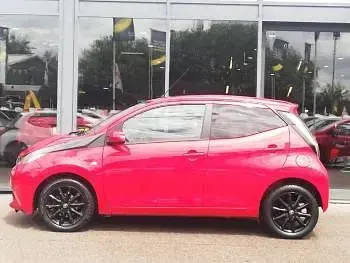 Used Toyota Aygo x-style 68 HP (50 kW) 2017 Red Hatchback