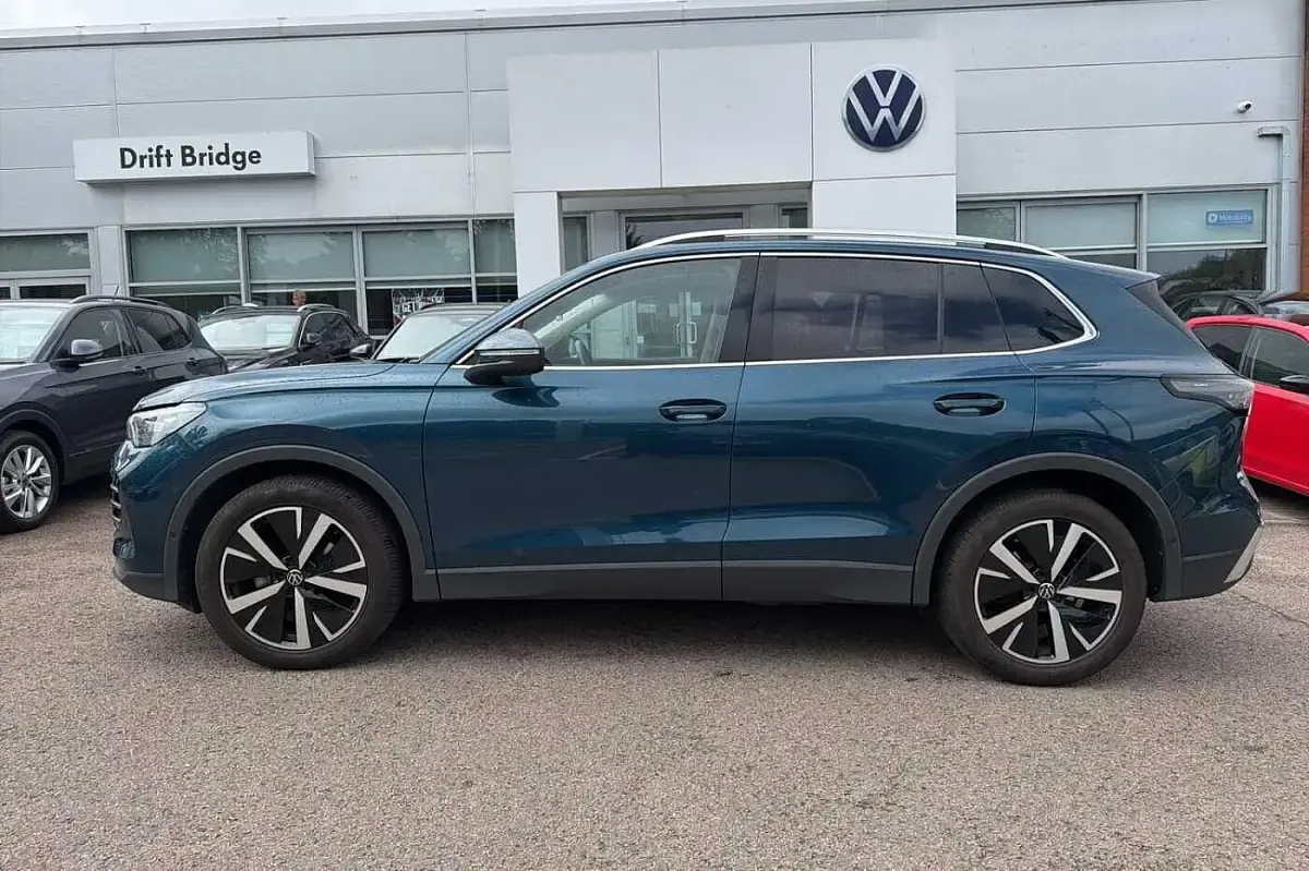 Used VW Tiguan Elegance 147 HP (108 kW) 2024 Blue SUV
