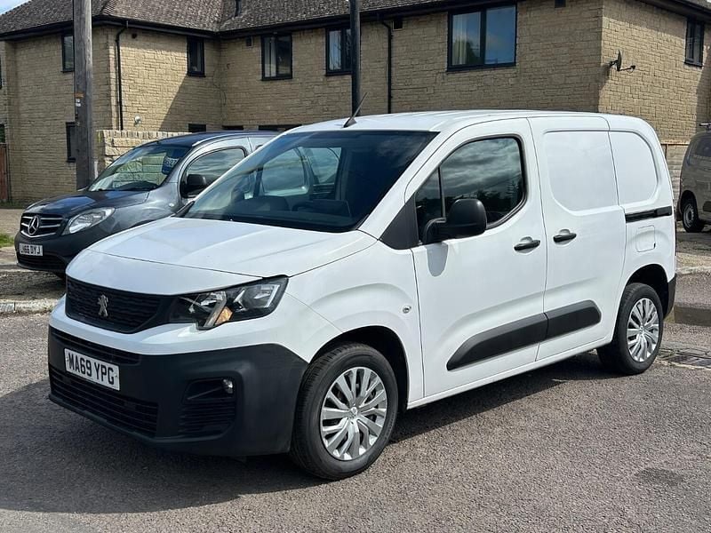 White Used 2019 Peugeot Partner Van | £7,975 (Fair price) - Image 1/4