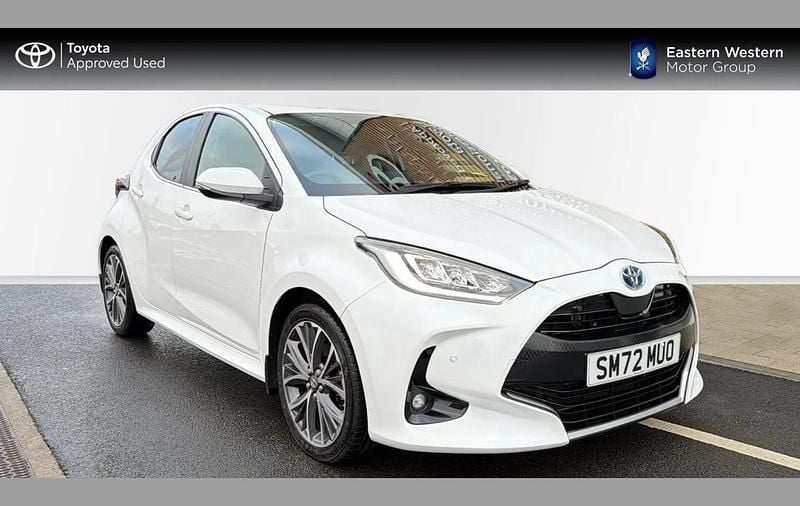 Used Toyota Yaris Hybrid 113 HP (83 kW) 2022 White Hatchback