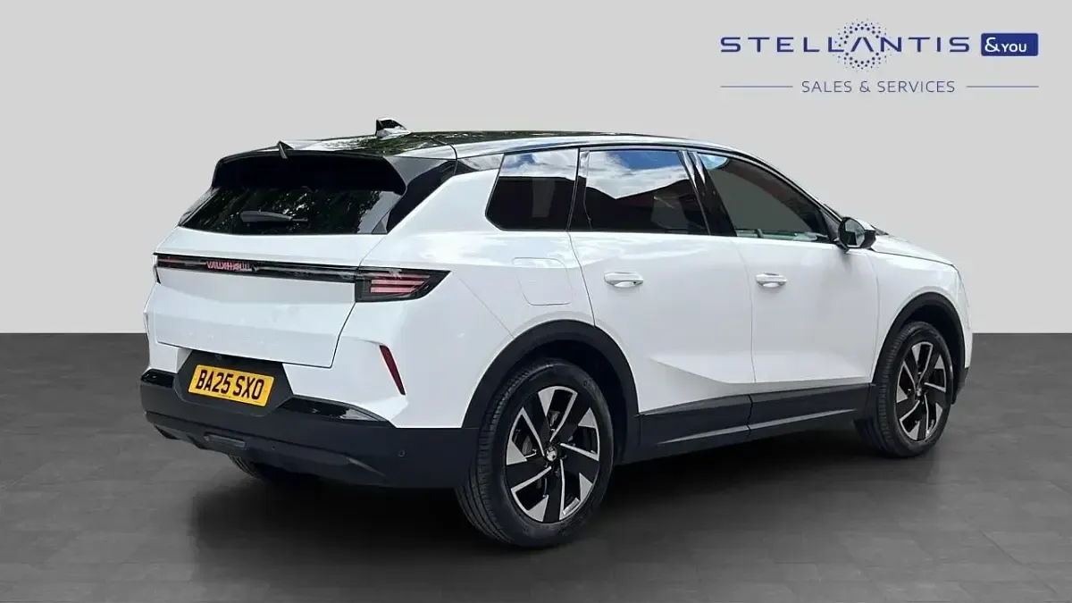 Used Vauxhall Grandland X Ultimate 143 HP (105 kW) 2025 White SUV
