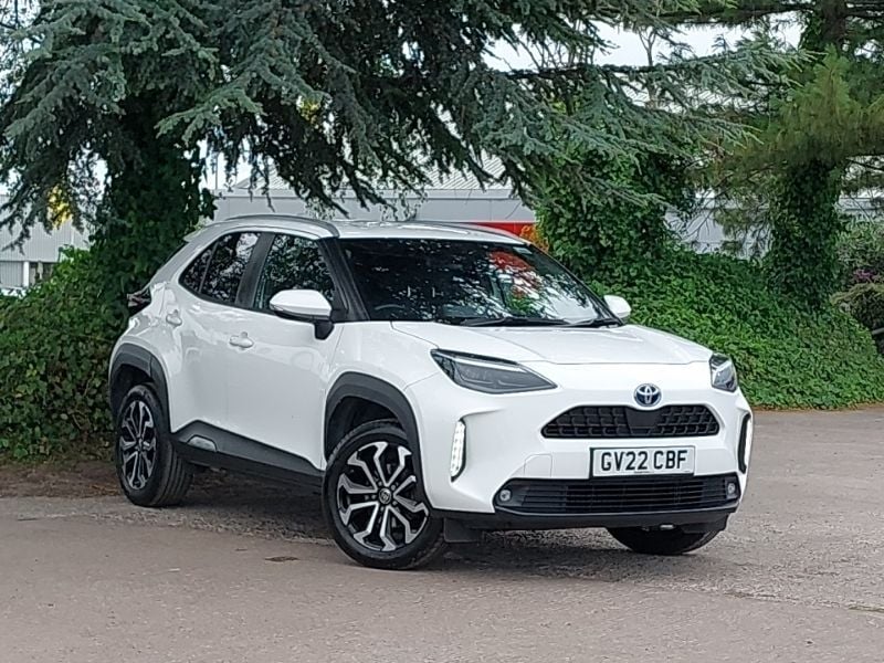 White Used 2022 Toyota Yaris Hybrid Design Estate | £17,798 (Good price) - Image 1/4