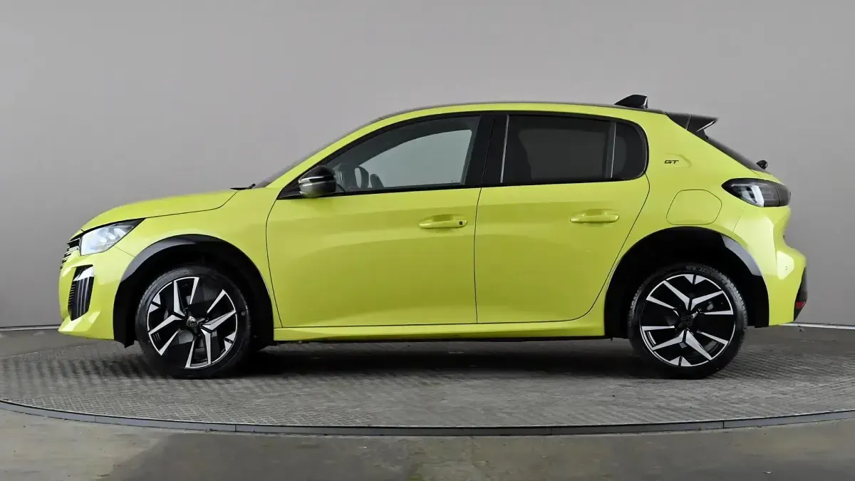 Used Peugeot 208 GT 101 HP (74 kW) 2024 Yellow Hatchback