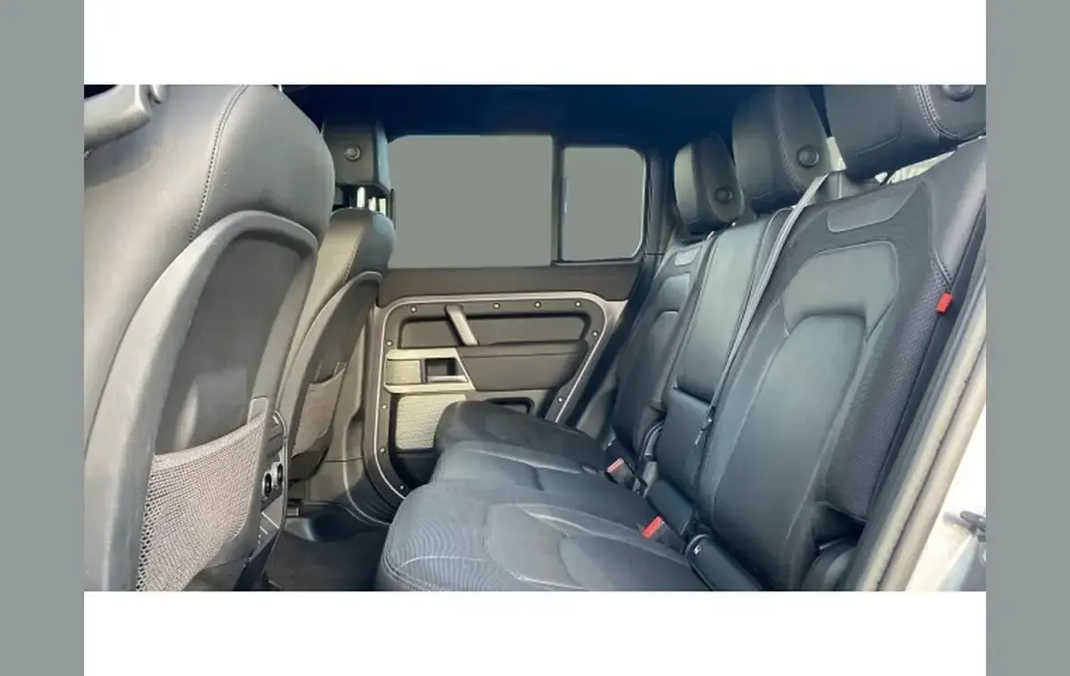 Used Land Rover Defender SE Dynamic 300 HP (220 kW) 2024 Grey SUV