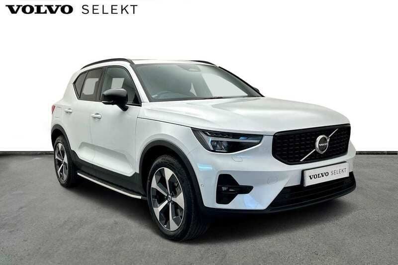 Crystal white Used 2023 Volvo XC40 Ultimate SUV | £32,000 (Fair price) - Image 1/4