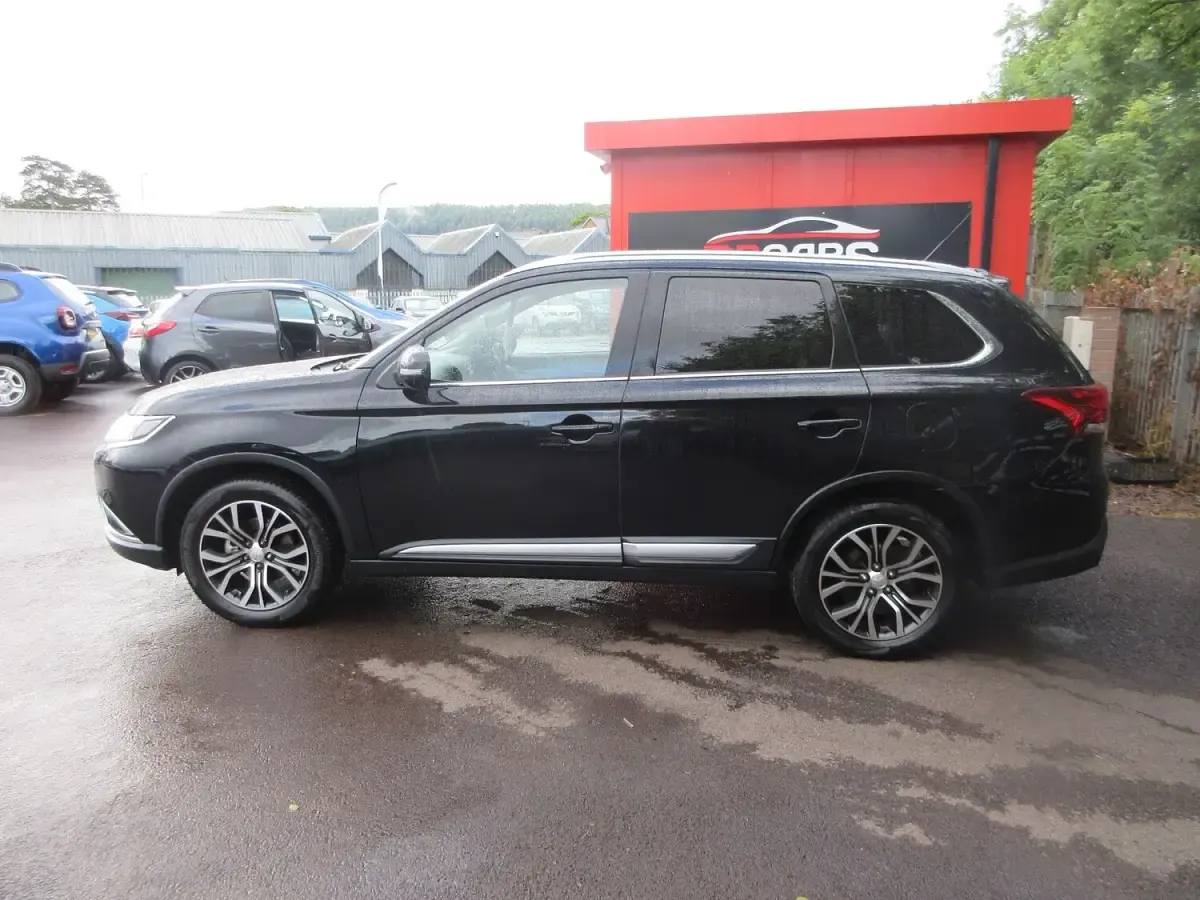 Used Mitsubishi Outlander 150 HP (110 kW) 2016 Black SUV
