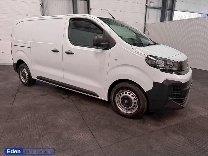 Used Vauxhall Vivaro S 120 HP (88 kW) 2024 White MPV