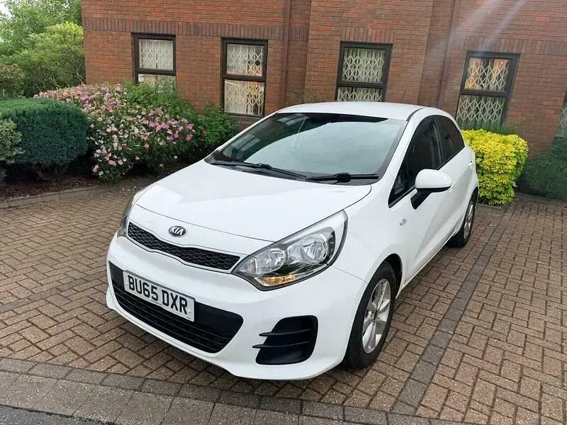 Used Kia Rio 2015 White Hatchback