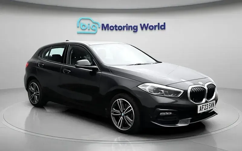 Usado BMW 116 Sport Line 116 CV (85 kW) 2023 Negro Utilitario