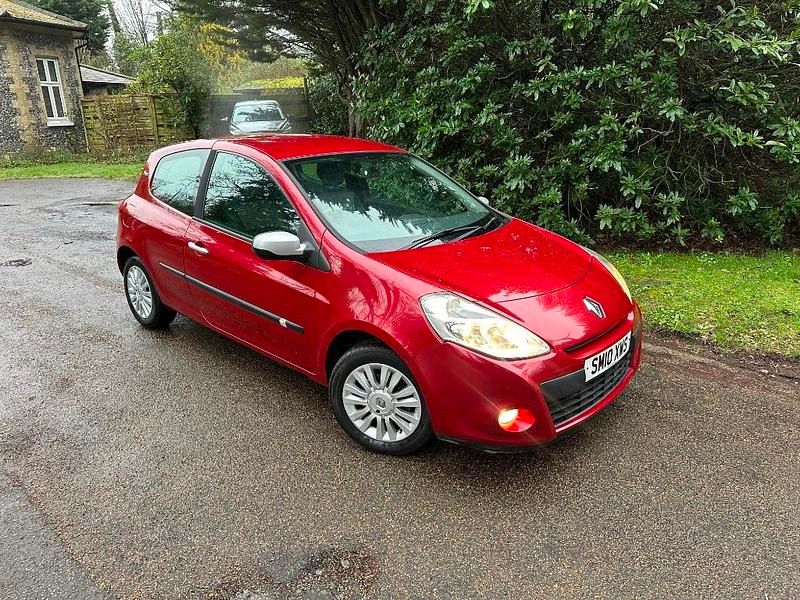 Used Renault Clio II 2010 Red Hatchback